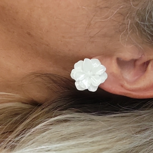 White Jasmine Bold Stud Earrings, 925 posts - Picture 1 of 8